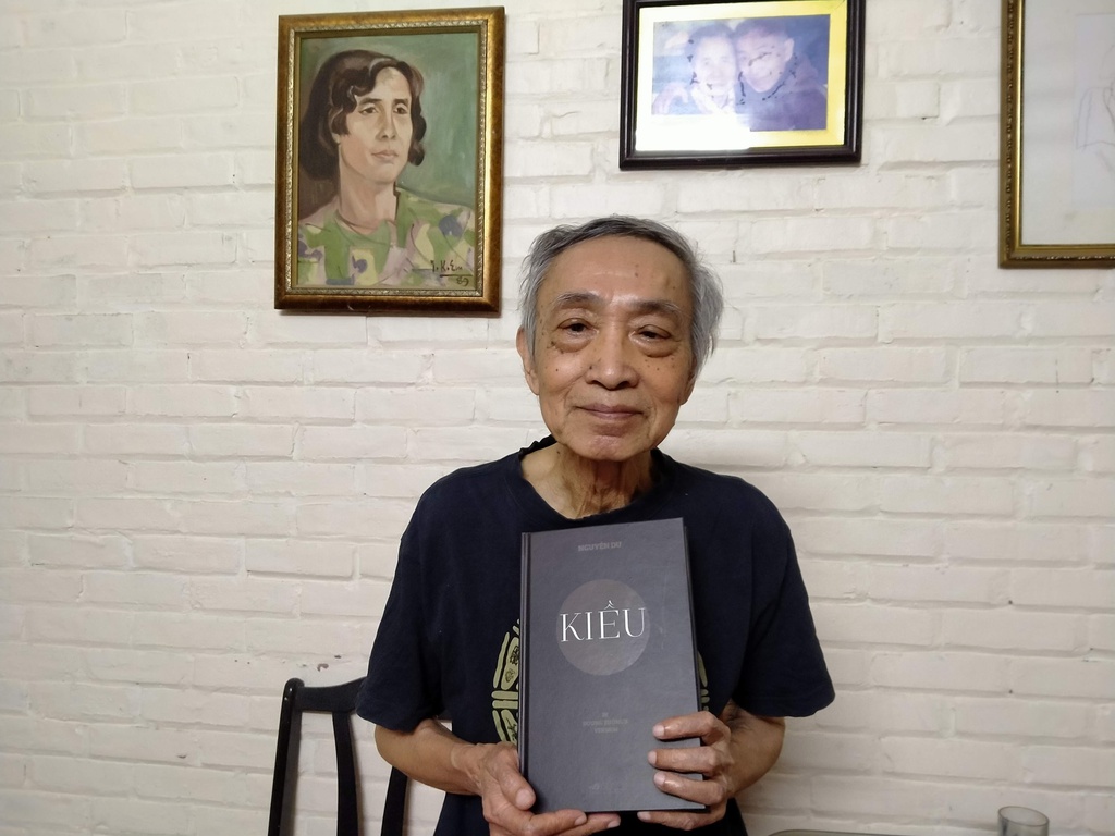 Gần 90 tuổi vẫn dịch Kiều
